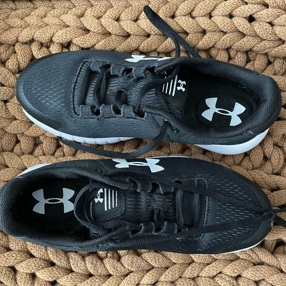 Under Armour Women’s Black Running Shoes Size 6